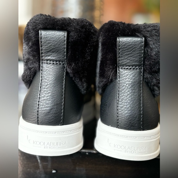 NWOT UGG KOOLABURRA SUNDELL BLACK FUZZ CHUCKA ANKLE BOOTS FAUX FUR SZ 9 - Picture 12 of 13